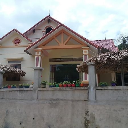 Thac Ba Family Homestay Ho To Ngoại thất bức ảnh